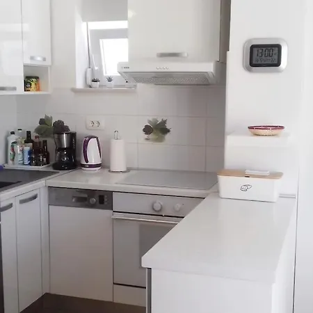 Blue 4* Apt Close To Center & Free Street Parking