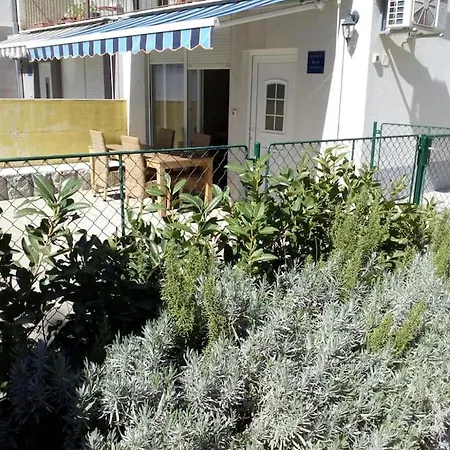 Apartment Blue 4* Apt Close To Center & Free Street Parking