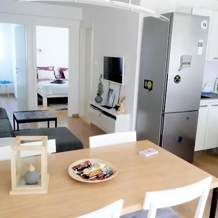 Blue 4* Apt Close To Center & Free Street Parking Apartment Split