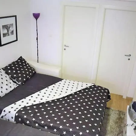 Blue 4* Apt Close To Center & Free Street Parking *