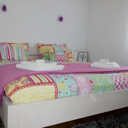 Blue 4* Apt Close To Center & Free Street Parking Apartment