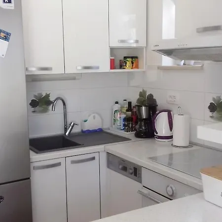 Blue 4* Apt Close To Center & Free Street Parking *